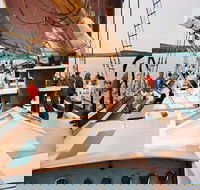 2-Hour Windjammer Sailing Trip in Maine with Licensed Captain - Students Accommodation