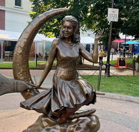 Self-Guided Smartphone Ghost Walking Tour in Salem - China Accommodation