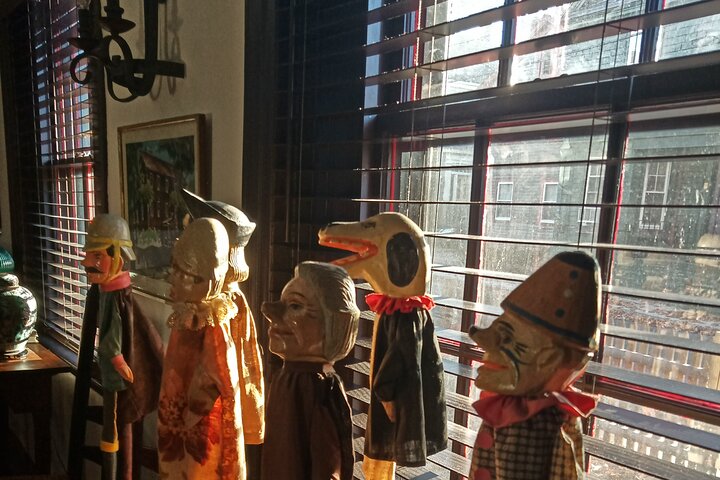 Inside The Daniels House - thumb 0