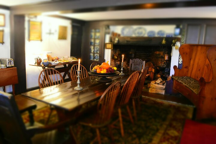 Inside The Daniels House - thumb 1