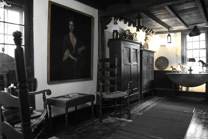 Inside The Daniels House - thumb 3