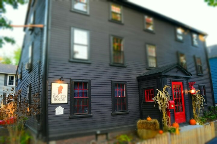 Inside The Daniels House - thumb 4