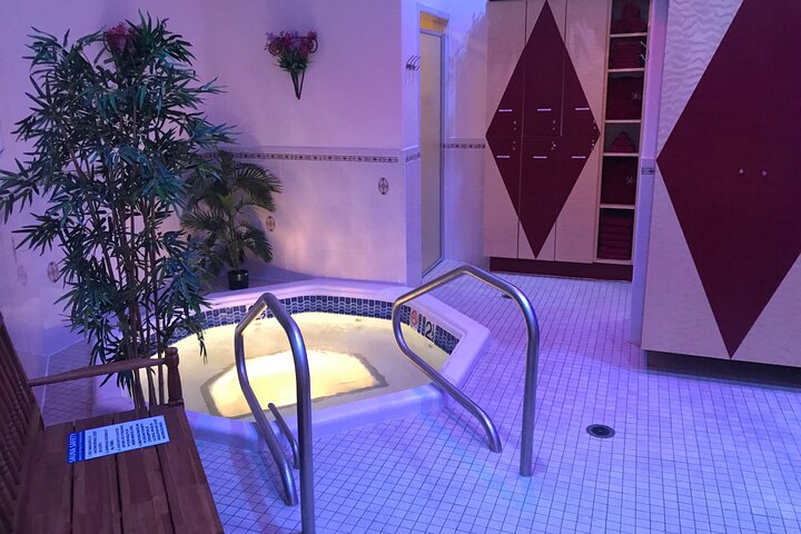 Couples Day Spa Jacuzzi And Sauna Package With 1 Hour Massage