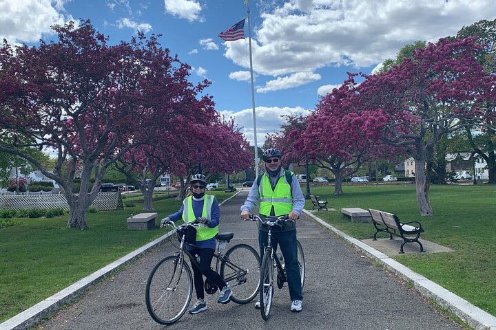 1.5-hrs. Hidden Neighborhoods Of Portsmouth | City View | Guided Bike Tour - thumb 2
