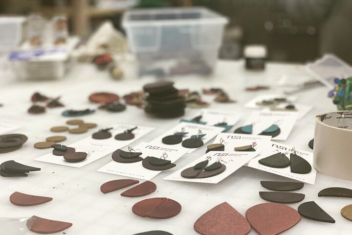 Small-Group Jewelry Making With Wine Tasting In Kansas City