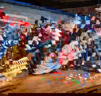 Funny Farm Dinner Feud - USA Accommodation