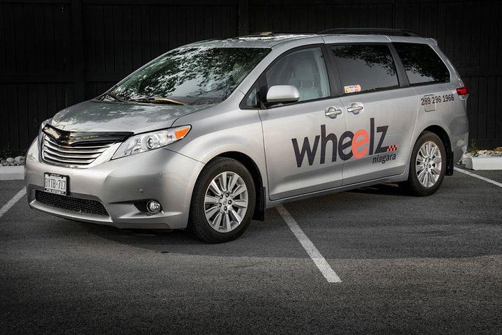 ROUNDTRIP Ground Transfer Buffalo Niagara Int Airport (BUF)-Niagara Falls Canada - thumb 1