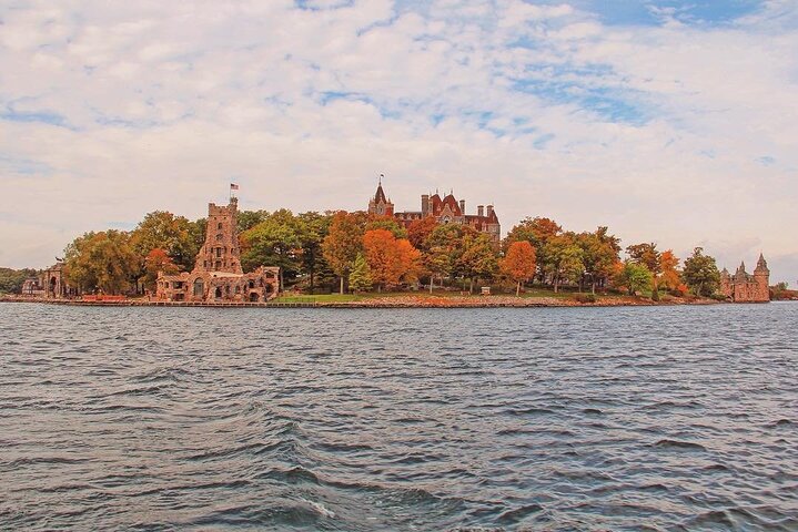 Fall Foliage On The St. Lawrence River - Islands, Lighthouses And Castle Tour - thumb 2