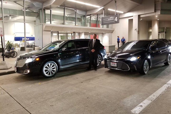 CLE Airport Transfer To Downtown Cleveland - thumb 0