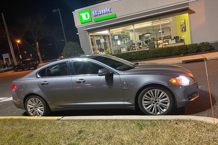 JAGUAR Chauffeur Car Service From Manhattan To JFK Airport - thumb 2