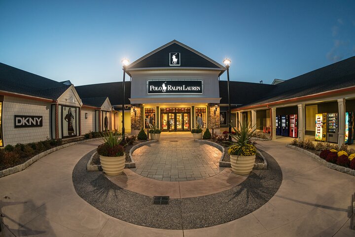 Shopping Tour To Woodbury Common Premium Outlets By Limousine - thumb 4