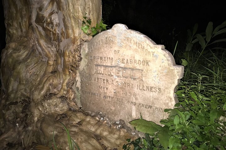 Ghosts Of Charleston Night-Time Walking Tour With Unitarian Church Graveyard