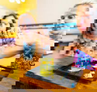 Chattanooga Make-Your-Own Custom Candle Crafts Class - Students Accommodation