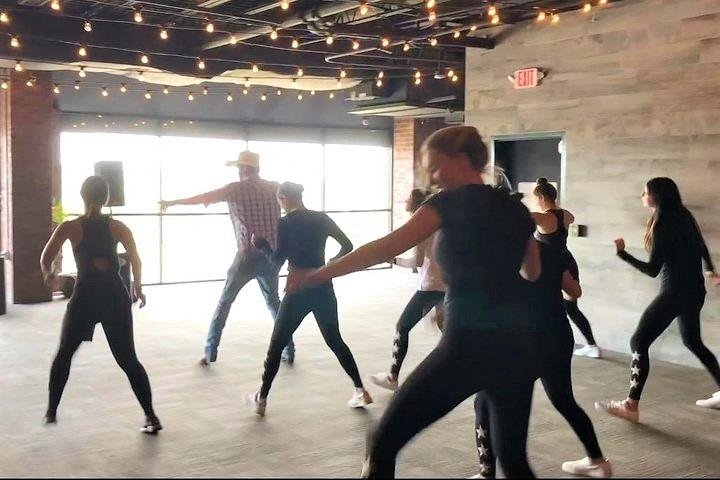 1-Hour Nashville Line Dancing Class - thumb 4
