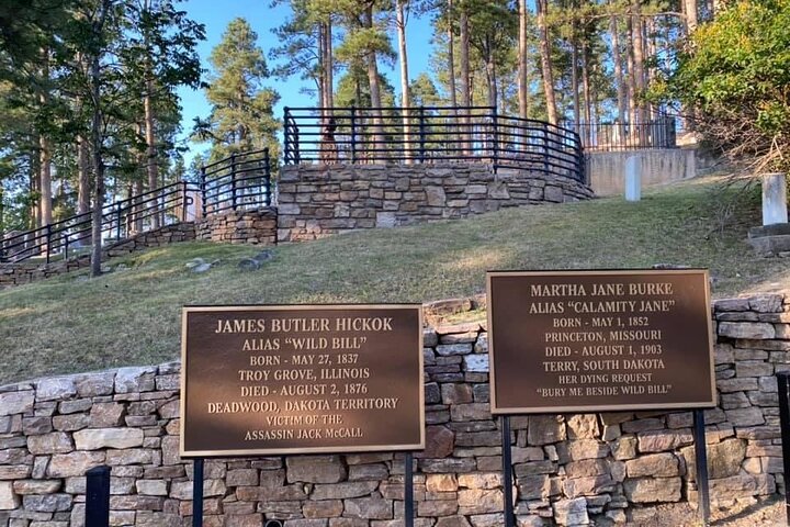 Private VIP Mt. Rushmore, Deadwood, And Devilâ€™s Tower Day Tour - thumb 2
