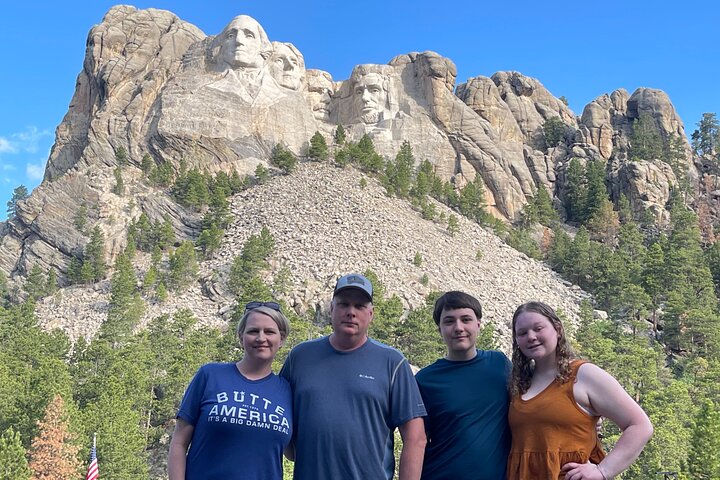 Private VIP Mt. Rushmore, Deadwood, And Devilâ€™s Tower Day Tour - thumb 5