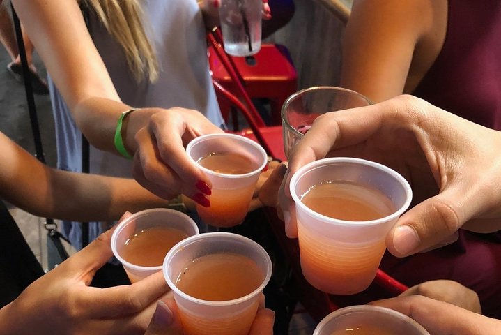 Shem Creek Walking Bar Tour- Small Group - thumb 3