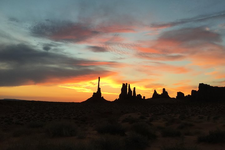 Sunrise Tour Of Monument Valley - thumb 2