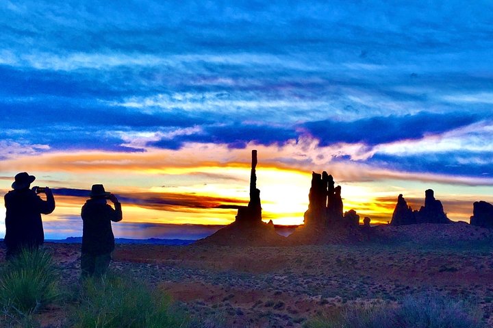 Sunrise Tour Of Monument Valley - thumb 3