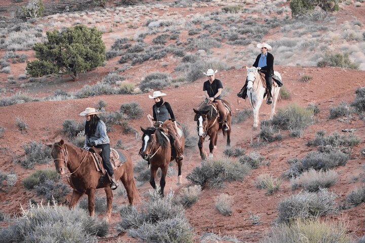 1 Hour Monument Valley Horseback Tour - thumb 2