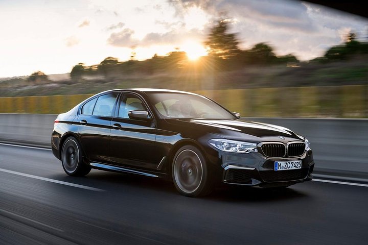 Private Transfer Milwaukee To Milwaukee Airport MKE In A Luxury Car - thumb 2