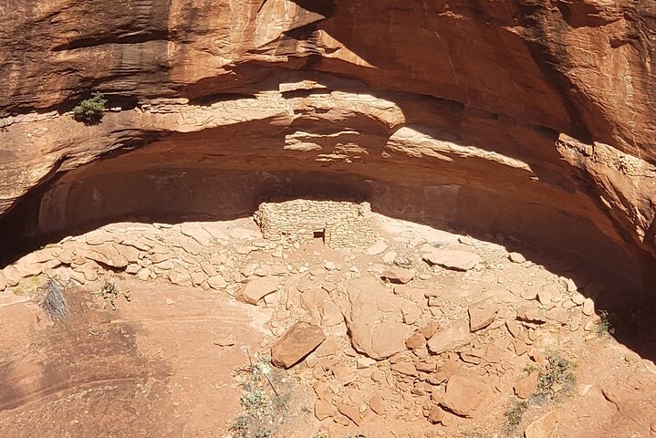 Sedona Red Rocks And Ancient Ruin Tour-Secret Wilderness Covers Over 45 Miles! - thumb 2