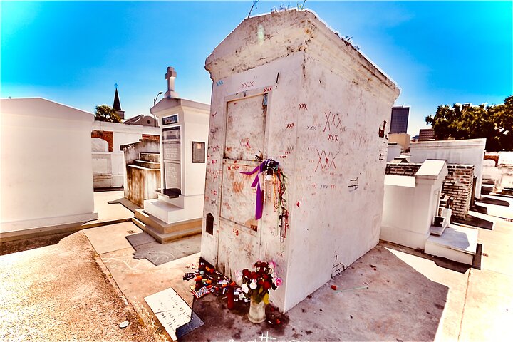 Cemetery And Voodoo Guided Tour In New Orleans - thumb 5