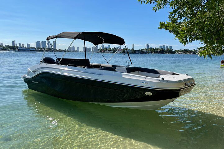 2Hr Private Boat Tour Miami Beach, Captain & Champagne, See The Island & Sandbar - thumb 1