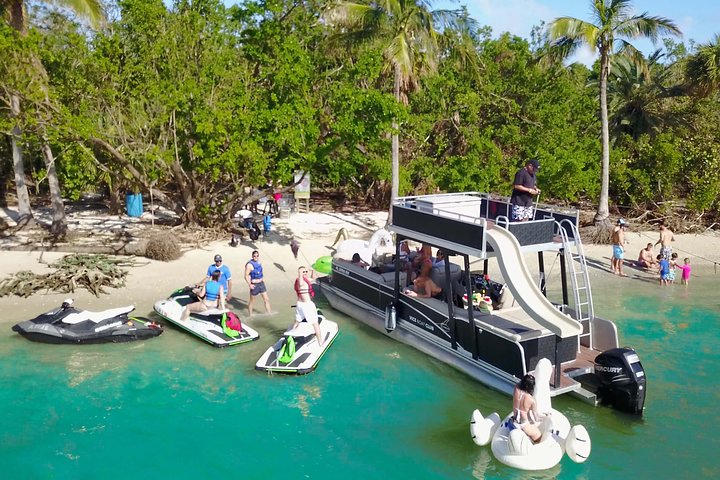 2Hr Private Boat Tour Miami Beach, Captain & Champagne, See The Island & Sandbar - thumb 2