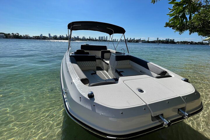 2Hr Private Boat Tour Miami Beach, Captain & Champagne, See The Island & Sandbar - thumb 4